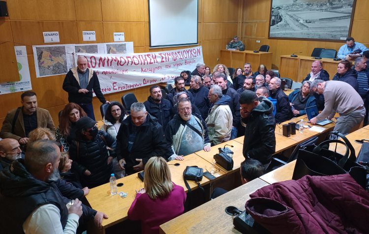 Ένταση και διακοπή του Δημοτικού Συμβουλίου από τους εργαζόμενους (βίντεο)