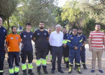 Σε μήνυμά του με αφορμή την Παγκόσμια Ημέρα Πολιτικής Προστασίας που έχει θεσμοθετηθεί για την 1η Μαρτίου κάθε έτους, ο δήμαρχος Αμαρουσίου Θεόδωρος Αμπατζόγλου αναφέρει τα εξής: «Η Παγκόσμια Ημέρα Πολιτικής Προστασίας μας υπενθυμίζει ότι η ασφάλεια των πολιτών δεν είναι μια θεωρητική έννοια, αλλά μια καθημερινή, διαρκής ευθύνη. Οι συνέπειες της κλιματικής κρίσης, τα ακραία καιρικά φαινόμενα και οι φυσικές καταστροφές απαιτούν οργανωμένη πρόληψη, σχέδιο και αποφασιστικότητα.