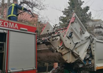 Φωτιά σε απορριμματοφόρο του Δήμου