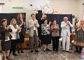 Θεατρική ομάδα ΚΑΠΗ σε διπλό «ρόλο» στο Γηροκομείο Αθηνών