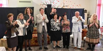 Θεατρική ομάδα ΚΑΠΗ σε διπλό «ρόλο» στο Γηροκομείο Αθηνών