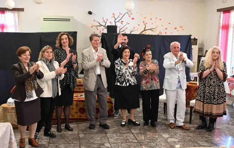 Θεατρική ομάδα ΚΑΠΗ σε διπλό «ρόλο» στο Γηροκομείο Αθηνών
