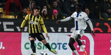 Super League: Οριστικά στα πλέι-άουτ η Κηφισιά μετά την ήττα από την ΑΕΚ