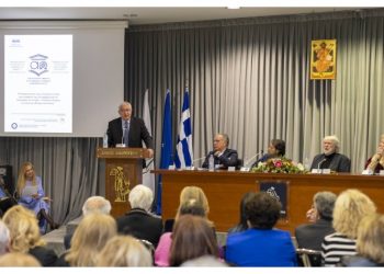 Εκδήλωση με θέμα «Η διαχρονικότητα της ελληνικής γλώσσας και η συμβολή της στη διαμόρφωση του παγκόσμιου πολιτισμού», η οποία τελούσε υπό την αιγίδα της Βουλής των Ελλήνων πραγματοποιήθηκε την Πέμπτη 19 Μαρτίου στην κατάμεστη αίθουσα συνεδριάσεων του δημαρχείου Αμαρουσίου