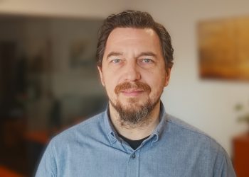 Ο πρόεδρος της Οργάνωσης «Κόσμος Χωρίς Πολέμους και Βία» στην Ελλάδα, Νίκος Στεργίου