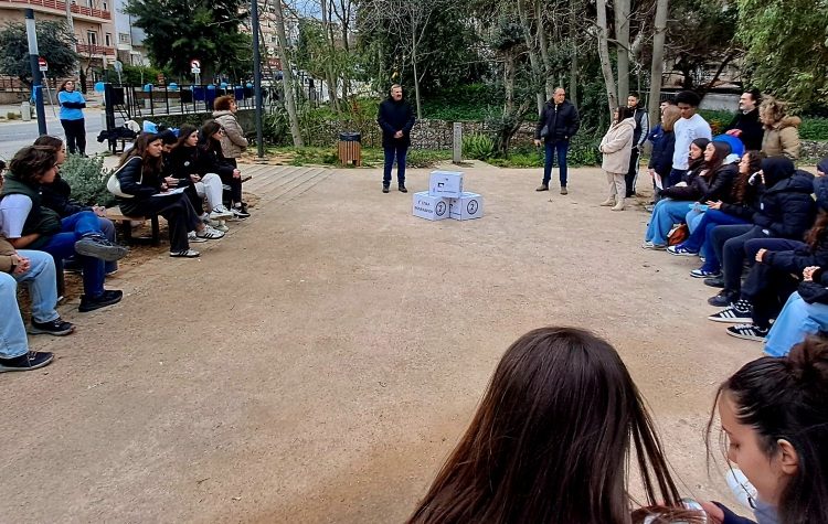 Ανακαλύψτε και άλλα Γεωγραφική αναφορά καυσόξυλων Υπηρεσίες πολιτισμού Κοινωνία Το 2ο ΕΠΑ.Λ. Χαλανδρίου, ο Δήμος και η Αδριάνεια Κοινότητα Νερού ένωσαν τη φωνή τους για το νερό