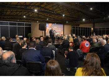 Με ευρεία συμμετοχή εκπροσώπων της κυβέρνησης, της Τοπικής Αυτοδιοίκησης, της επιστημονικής κοινότητας και εξειδικευμένων στελεχών ολοκληρώθηκαν οι εργασίες του Θεματικού Συνεδρίου που διοργάνωσε η Κεντρική Ένωση Δήμων Ελλάδας (ΚΕΔΕ) με θέμα «Κλιματική Κρίση και Πολιτική Προστασία – Ενδυναμώνοντας τους Δήμους με εκπαίδευση και νέες τεχνολογίες» στις στις 27 και 28 Φεβρουαρίου, στο πλαίσιο της έκθεσης Verde.Tec