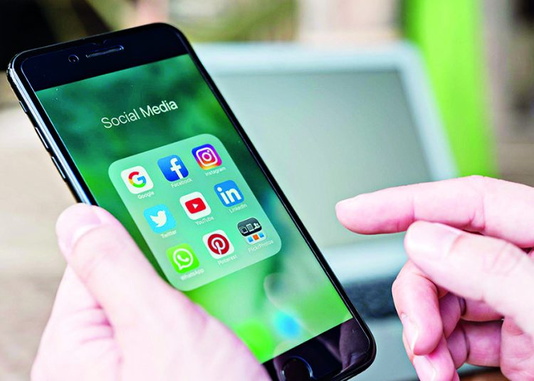 Social Media: Απόφαση - σταθμός