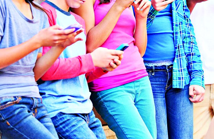 Μέσα Κοινωνικής Δικτύωσης: Οι ανήλικοι και οι… ανώνυμοι