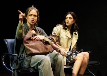 «Τα κορίτσια δεν πρέπει να παίζουν ποδόσφαιρο» στο θέατρο «Μικρός Κεραμεικός»