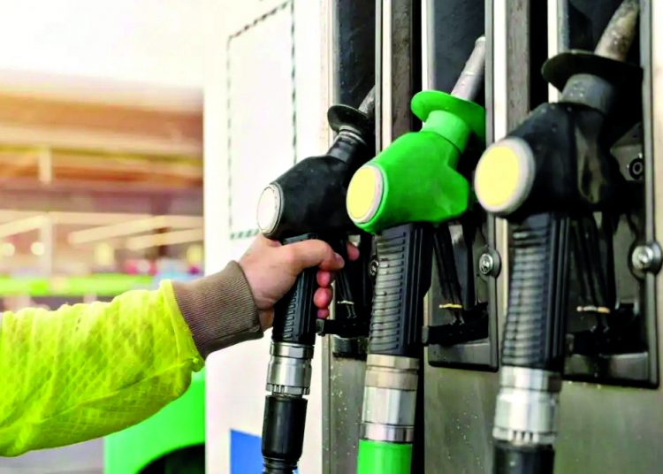 Ακρίβεια: Θα μείνουν από… βενζίνη τα μέτρα;