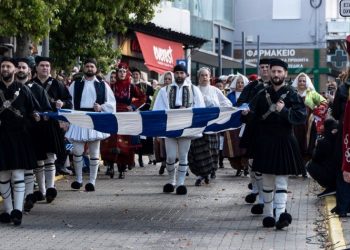 Παρέλαση 25ης Μαρτίου στο Χαλάνδρι με σειρά μηνυμάτων