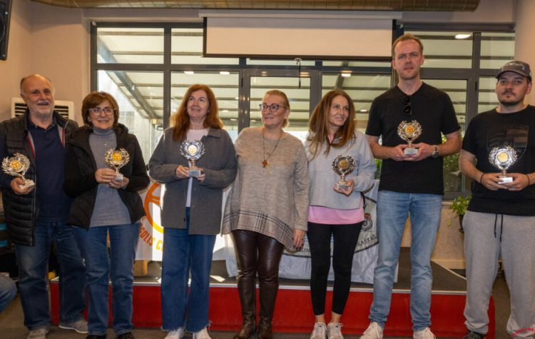 «Στάση» ιστορικών αυτοκινήτων και απονομών επάθλων στην Πεντέλη