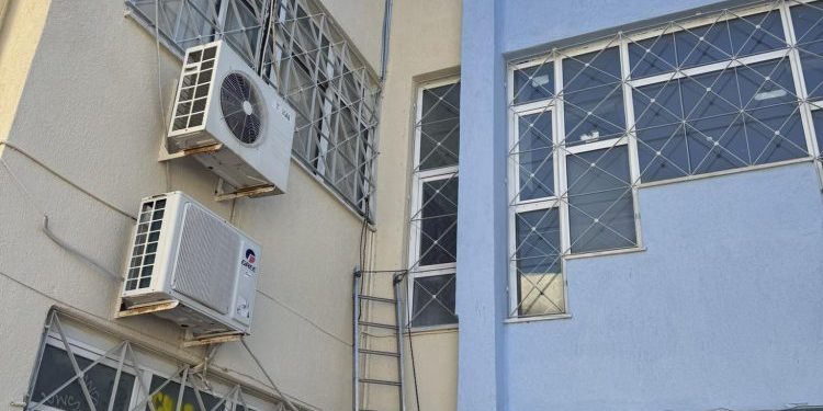 Νέα κλιματιστικά στα λύκεια του Δήμου ενόψει πανελλαδικών