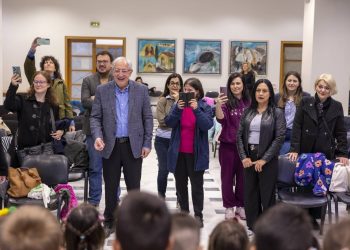 Τα «κάλαντα του Λαζάρου» από παιδιά του 5ου Νηπιαγωγείου Αμαρουσίου στο δήμαρχο Θεόδωρο Αμπατζόγλου