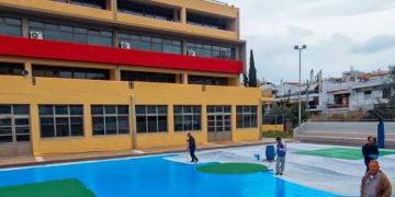 Επαφές, ενημερώσεις και… μηνύματα για τα σχολεία