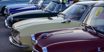 Η 11η Μαγιάτικη Συνάντηση Κλασικών Οχημάτων στην πλατεία Αγίας Τριάδας Πεντέλης