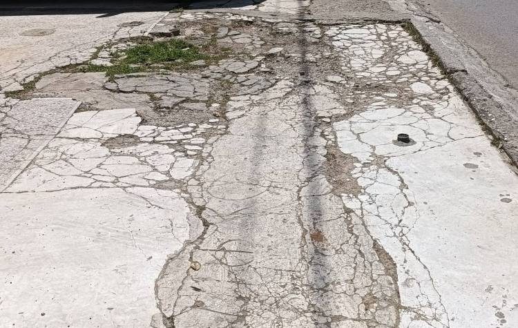 Πρόσφατη εικόνα της οδού Αποστολόπουλου, στο Κάτω Χαλάνδρι