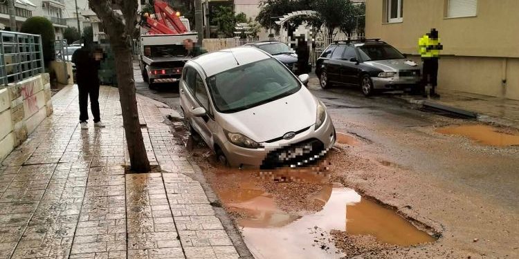 «Βούλιαξε» ΙΧ στο Κοντόπευκο