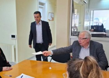 Διατακτικές επιταγές για το Πάσχα παρέδωσε ο δήμαρχος Θ. Αμπατζόγλου σε 130 ευπαθείς Μαρουσιώτες