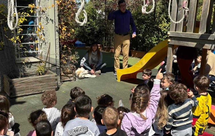 Τα παιδιά μαθαίνουν και εξοικειώνονται με τα ζώα