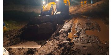 Σε πλήρη επιχειρησιακή ετοιμότητα βρέθηκε η Πολιτική Προστασία του Δήμου Πεντέλης, η οποία ανταποκρίθηκε σε δεκάδες περιστατικά κατά τη διάρκεια του ισχυρού καιρικού φαινομένου που έπληξε την περιοχή έως και τις πρώτες πρωινές ώρες της Πέμπτης 2 Απριλίου