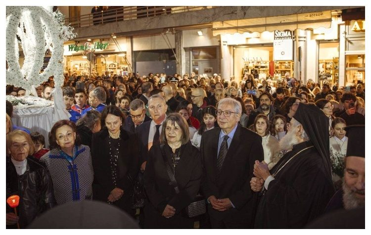 Με κατάνυξη η Ακολουθία της Αποκαθήλωσης και η Περιφορά του Επιταφίου στον Ι.Ν. Κοιμήσεως Θεοτόκου  παρουσία του Δημάρχου
