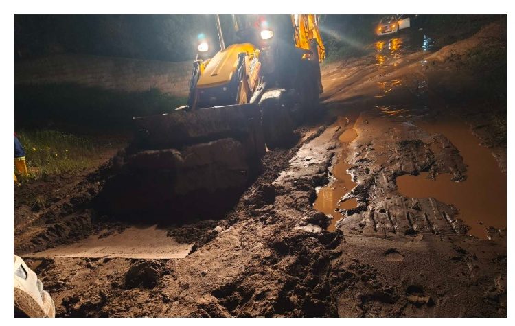 Σε πλήρη επιχειρησιακή ετοιμότητα βρέθηκε η Πολιτική Προστασία του Δήμου Πεντέλης, η οποία ανταποκρίθηκε σε δεκάδες περιστατικά κατά τη διάρκεια του ισχυρού καιρικού φαινομένου που έπληξε την περιοχή έως και τις πρώτες πρωινές ώρες της Πέμπτης 2 Απριλίου