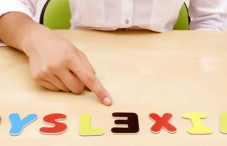 «Πρώιμα σημάδια μαθησιακών δυσκολιών» από τη Σχολή Γονέων