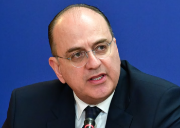 Μακάριος Λαζαρίδης: Πτυχίο και… μαχαιρώματα