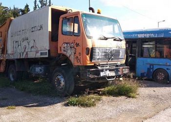 Δημοτικό Συμβούλιο: Ομόφωνο «ναι» στην απομάκρυνση των απορριμματοφόρων από τη Ναυτική Βάση