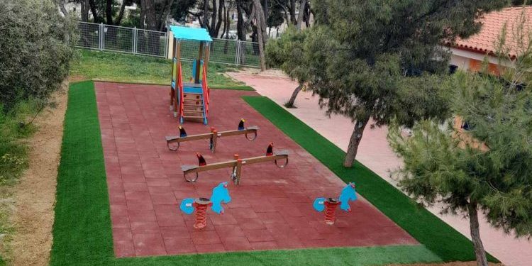 Νέα παιδική χαρά στο 1ο και 2ο Νηπιαγωγείο Λυκόβρυσης