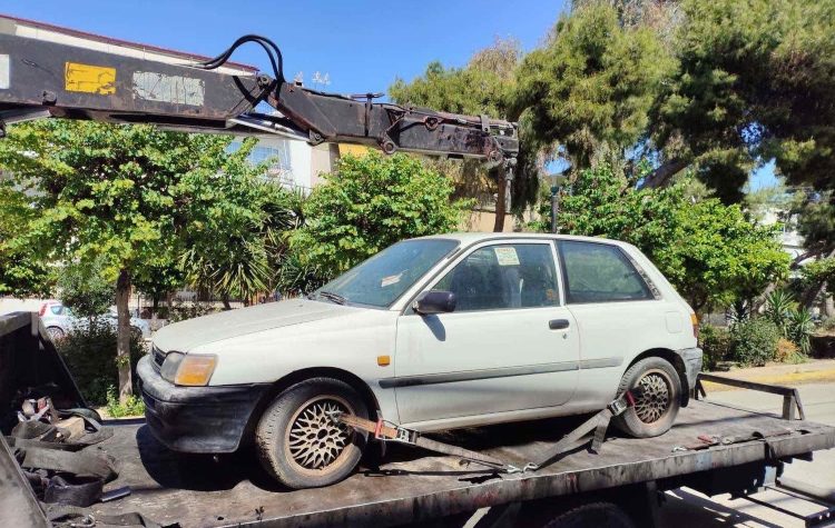 Ν. Φιλαδέλφεια: Καταγραφή και απομάκρυνση των εγκαταλελειμμένων οχημάτων