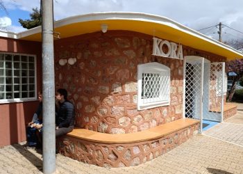 Άνοιξε ξανά το Πέτρινο Περίπτερο, αλλά η αντιπαράθεση συνεχίζεται