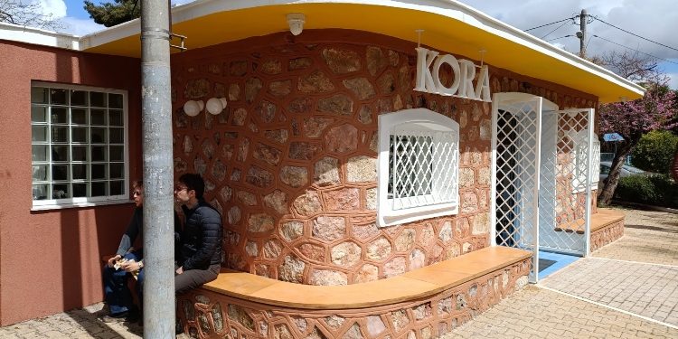 Άνοιξε ξανά το Πέτρινο Περίπτερο, αλλά η αντιπαράθεση συνεχίζεται