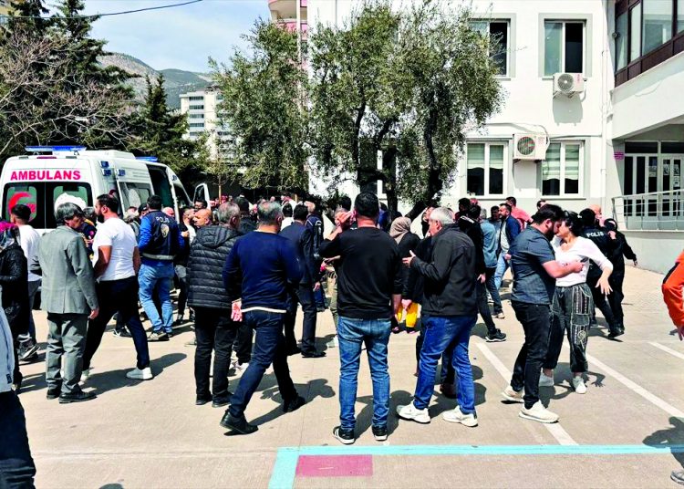 Τουρκία: Διπλό σοκ σε σχολεία