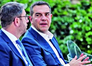 Τσίπρας- Ανδρουλάκης: Με φόντο τη δεύτερη θέση