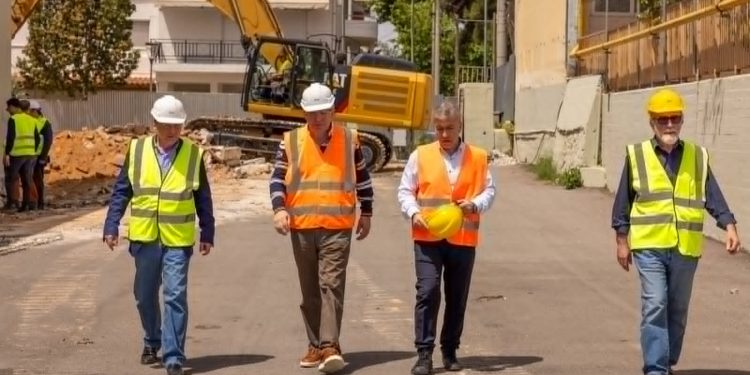 Αυτοψία δημάρχου στην κατασκευή Αίθουσας Πολλαπλών Χρήσεων στο 1ο Δημοτικό Σχολείο Αμαρουσίου