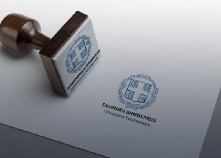 «Η αλλάζουµε ή βουλιάζουµε!»