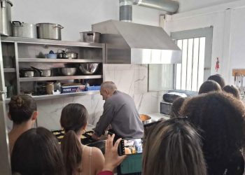 Επίσκεψη και δωρεά στο Κοινωνικό Παντοπωλείο από μαθητές του 3ου ΓΕΛ Αμαρουσίου
