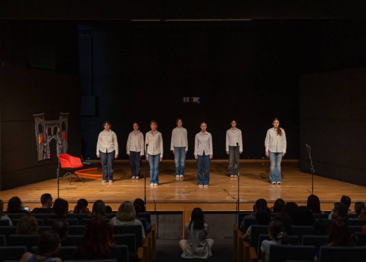 Με επιτυχία παρουσιάστηκαν οι θεατρικές παραστάσεις των παιδικών και εφηβικών τμημάτων του Δήμου Αμαρουσίου