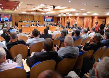 «Ναι» της ΚΕΔΕ στον Κώδικα Αυτοδιοίκησης παρά το «όχι» του ΥΠΕΣ για οικονομική και θεσμική ενίσχυση