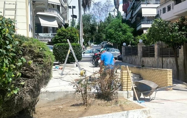 Εργασίες ολικής αποκατάστασης της πλατείας έξω από το Πνευματικό Κέντρο Νέας Χαλκηδόνας
