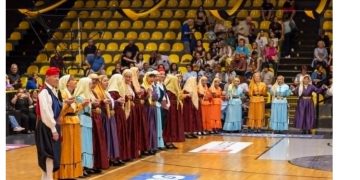 Ένωσε μικρούς και μεγάλους η εκδήλωση παραδοσιακών χορών του Δήμου Αμαρουσίου