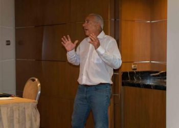 O συγγραφέας του ιστορικού μυθιστορήματος «Στάχτες και Όνειρα» Ιωάννης Δαλέζιος