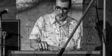 «Η Τέχνη του Αυτοσχεδιασμού: Ένα ταξίδι στα Blues» με τον Γιώργο Κοντραφούρη