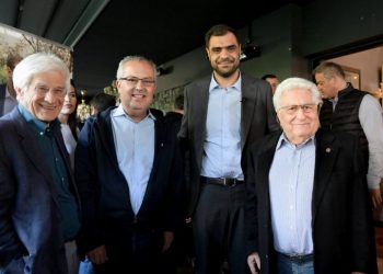 Παύλος Μαρινάκης με δεξιά του τον Ηλία Αποστολόπουλο