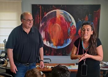 Νήπια με αίτημα στον δήμαρχο για δημόσιες βρύσες