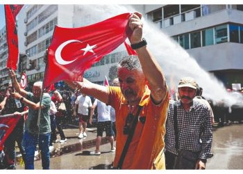 Τουρκία: Το χάος με το CHP και ο… «Σουλτάνος» στο βάθος