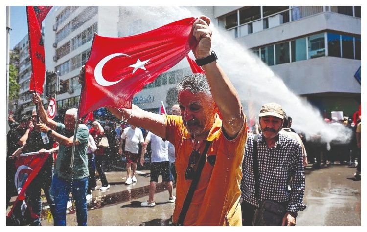 Τουρκία: Το χάος με το CHP και ο… «Σουλτάνος» στο βάθος